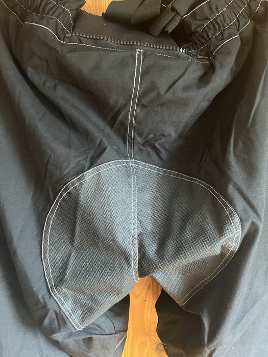 Sprzedam duzy strój na motocykl (kurtka, spodnie) firmy Bull fighter