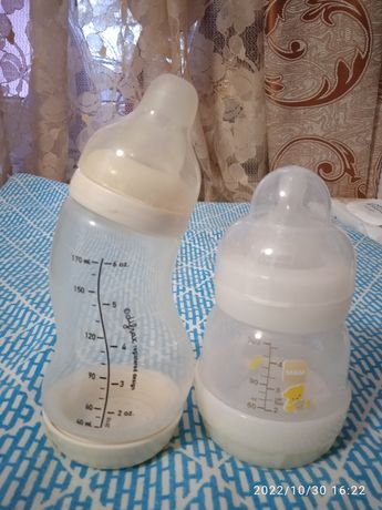 Пляшечка для годування МАМ прозора з малюнком та молочною кришкою