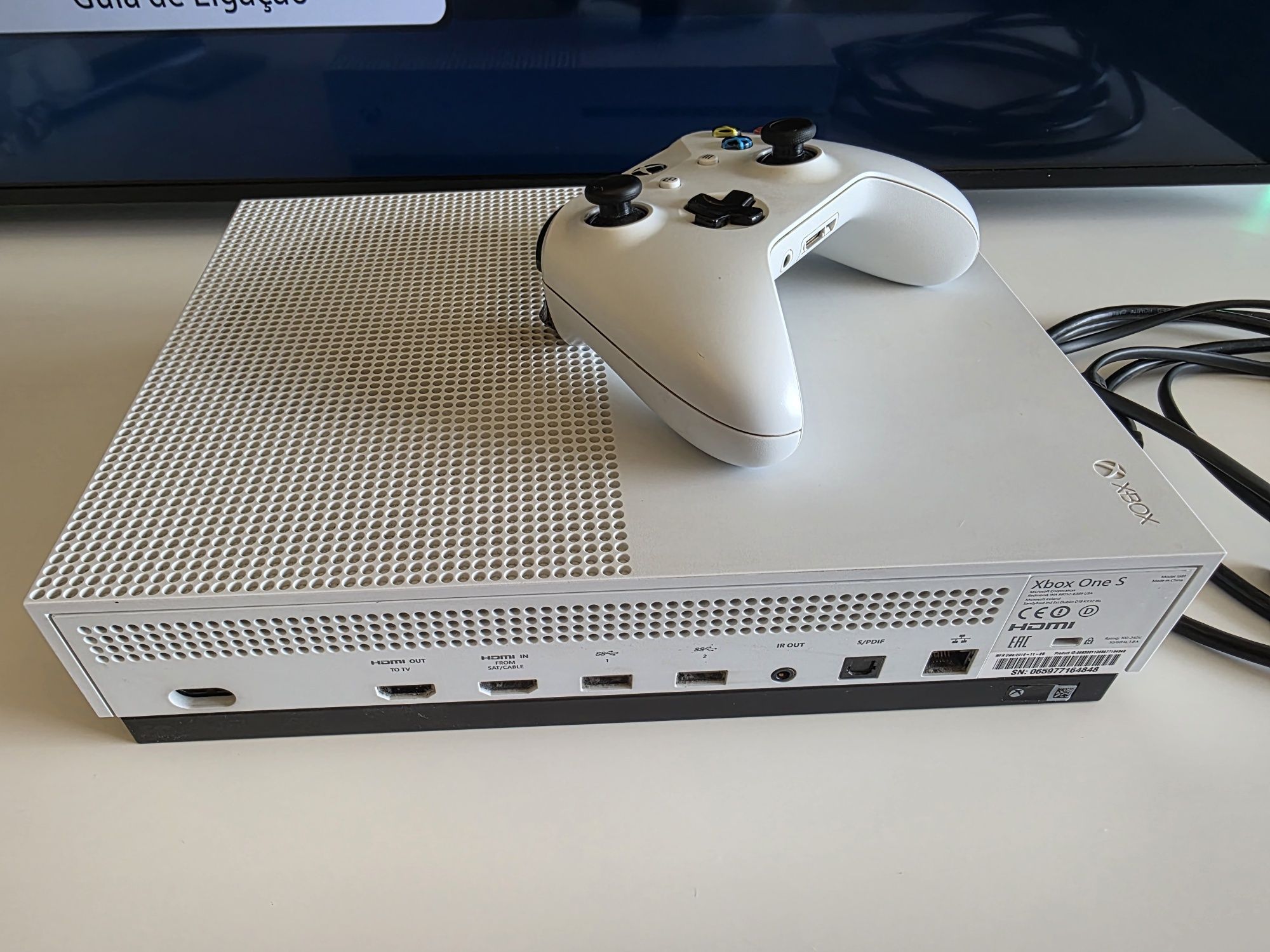 Xbox One S 1TB | Como nova | 1 comando + cabos