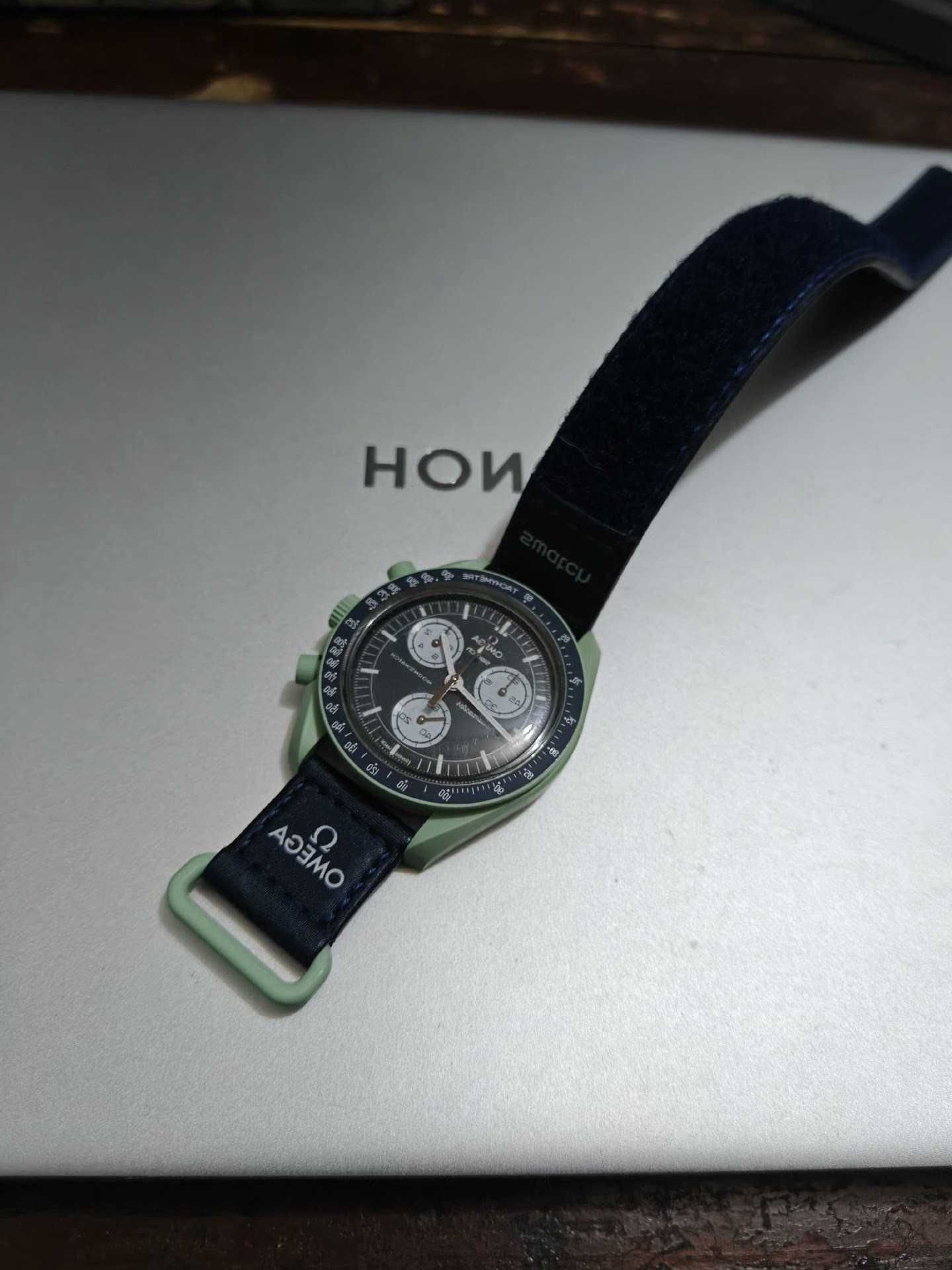 Omega Swatch Ziemia SO33G100 - zegarek do codzienności