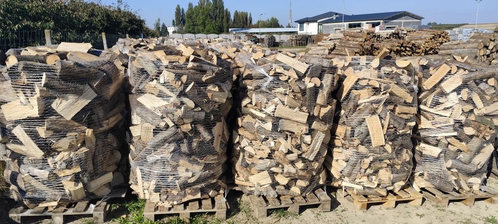 Kominkowe i opałowe klocki do palenia skład opału sosna dąb buk olcha