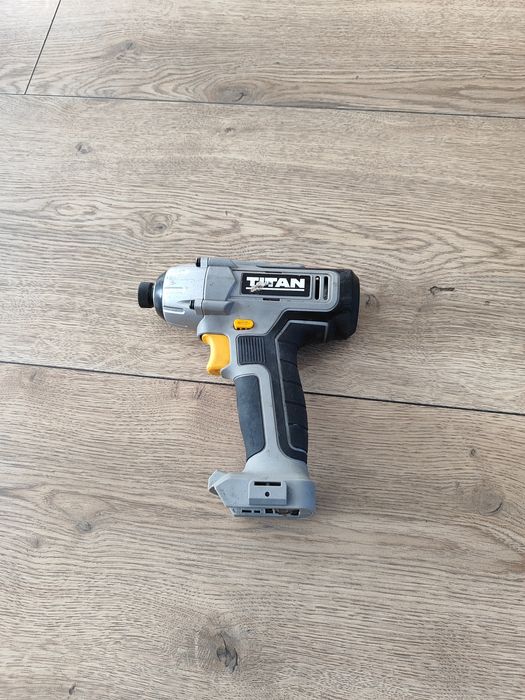 Zakrętarka udarowa Titan 18v