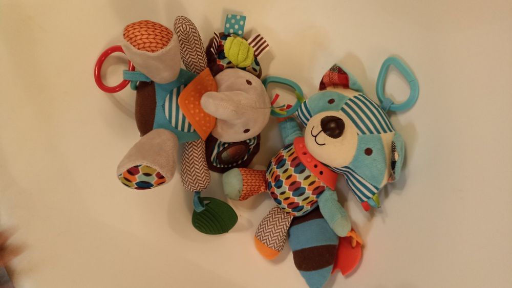 Іграшки на дитячу коляску