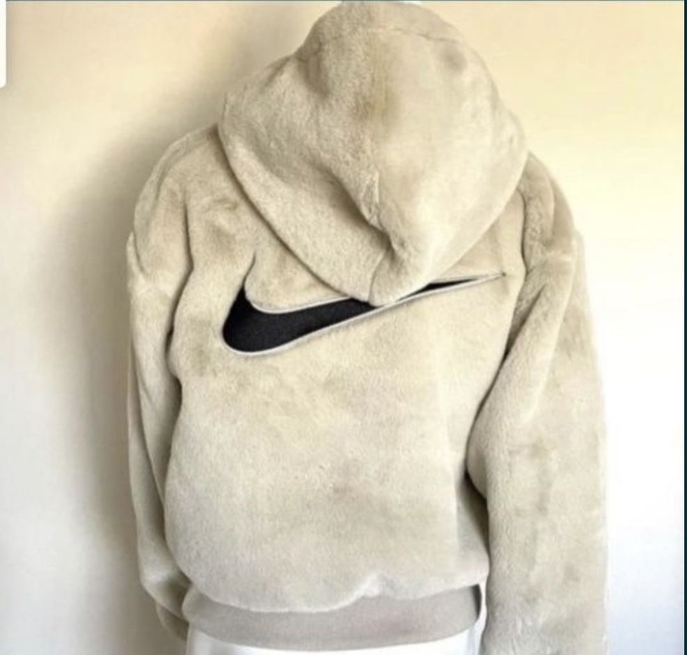 ТЕРМІНОВО! Еко шубка Nike нова