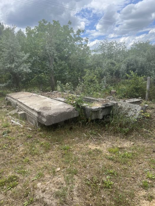 Отдам бесплатно беттоные плиты!