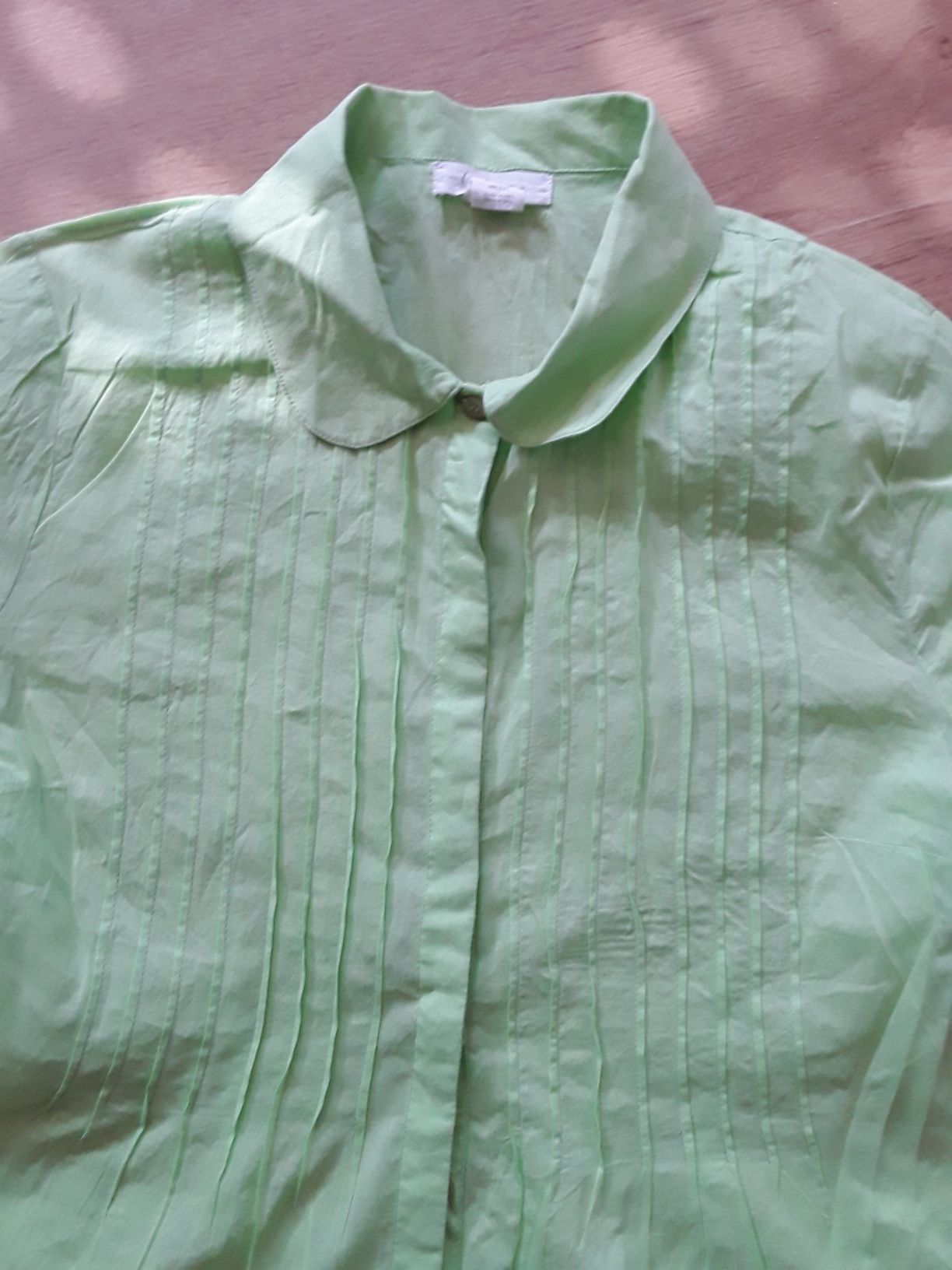 Camisa da Sfera tam. L em verde clarinho com detalhes vintage