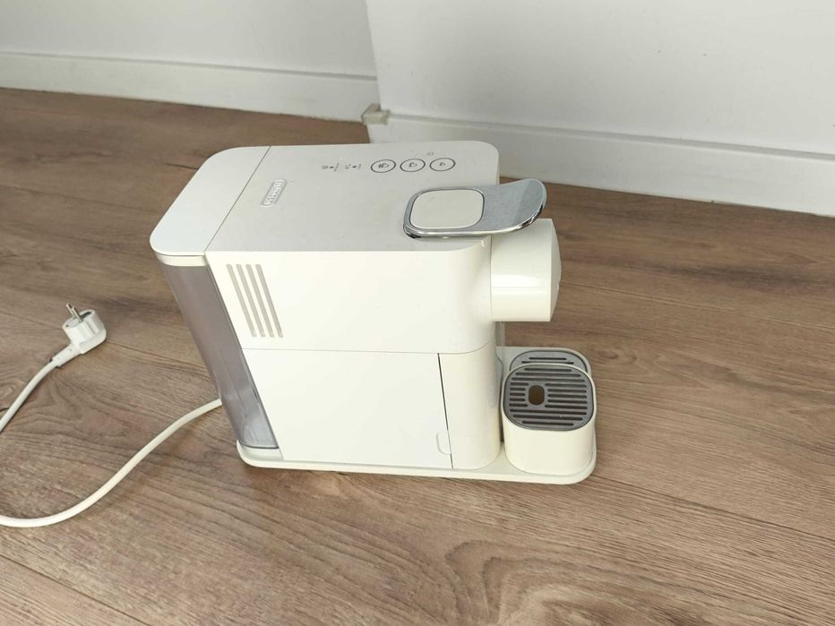 Maquina Lattissima One Nespresso Delonghi AVARIADA