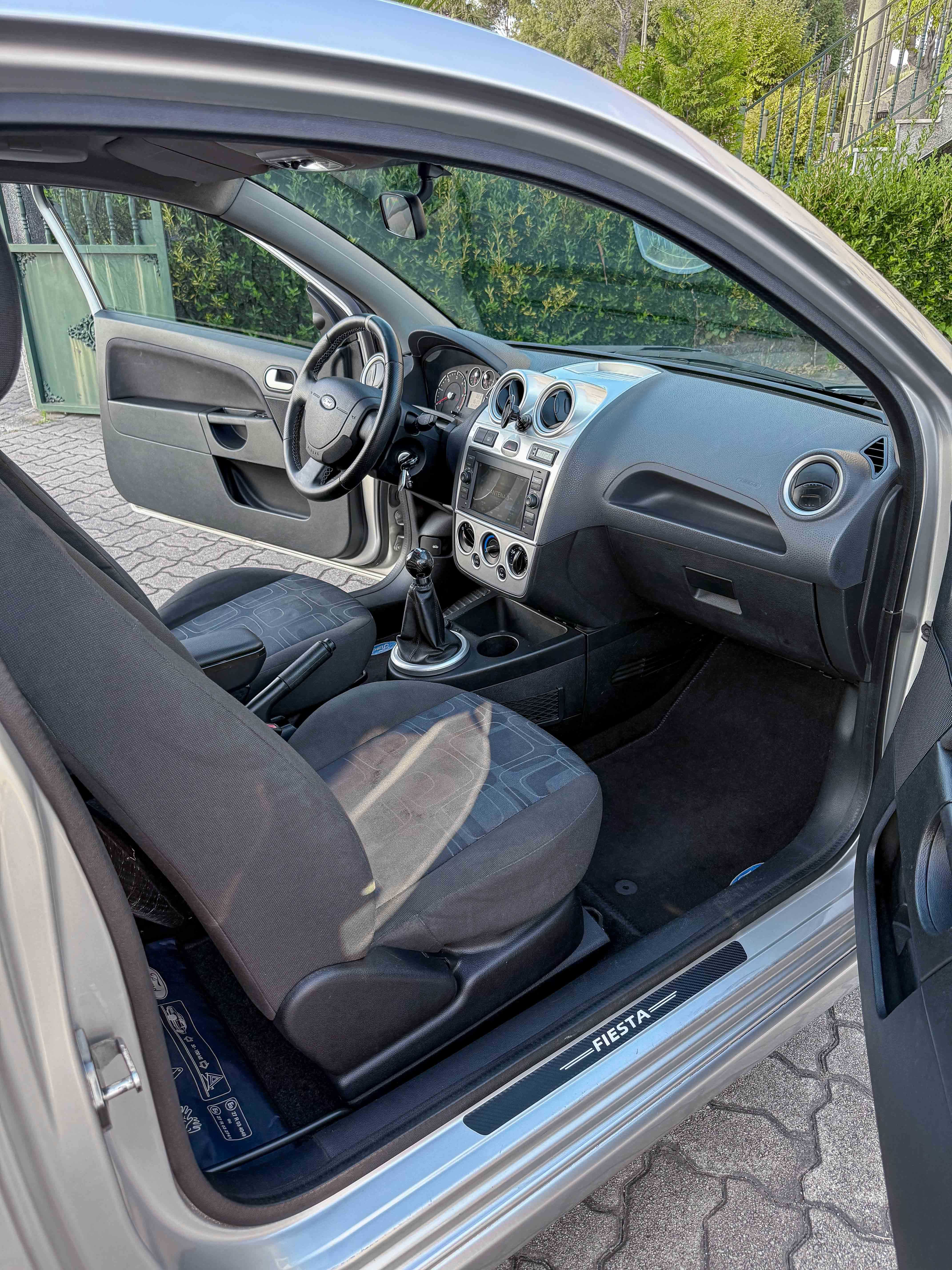Ford Fiesta 1.4 TDci 2006 SportVan - Completamente RENOVADO