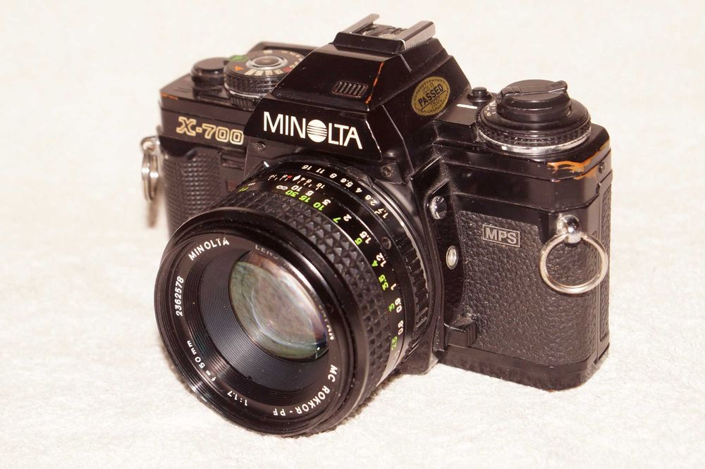 Minolta X-700 + MD 50 f/1.7 abo 35 f/2.8