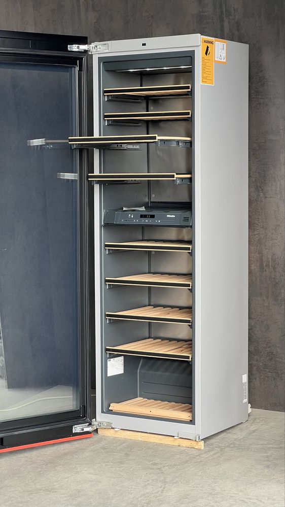 Винний шкаф Miele KWT 6722 iG 83 пляшки ВИСТАВКА винна шафа