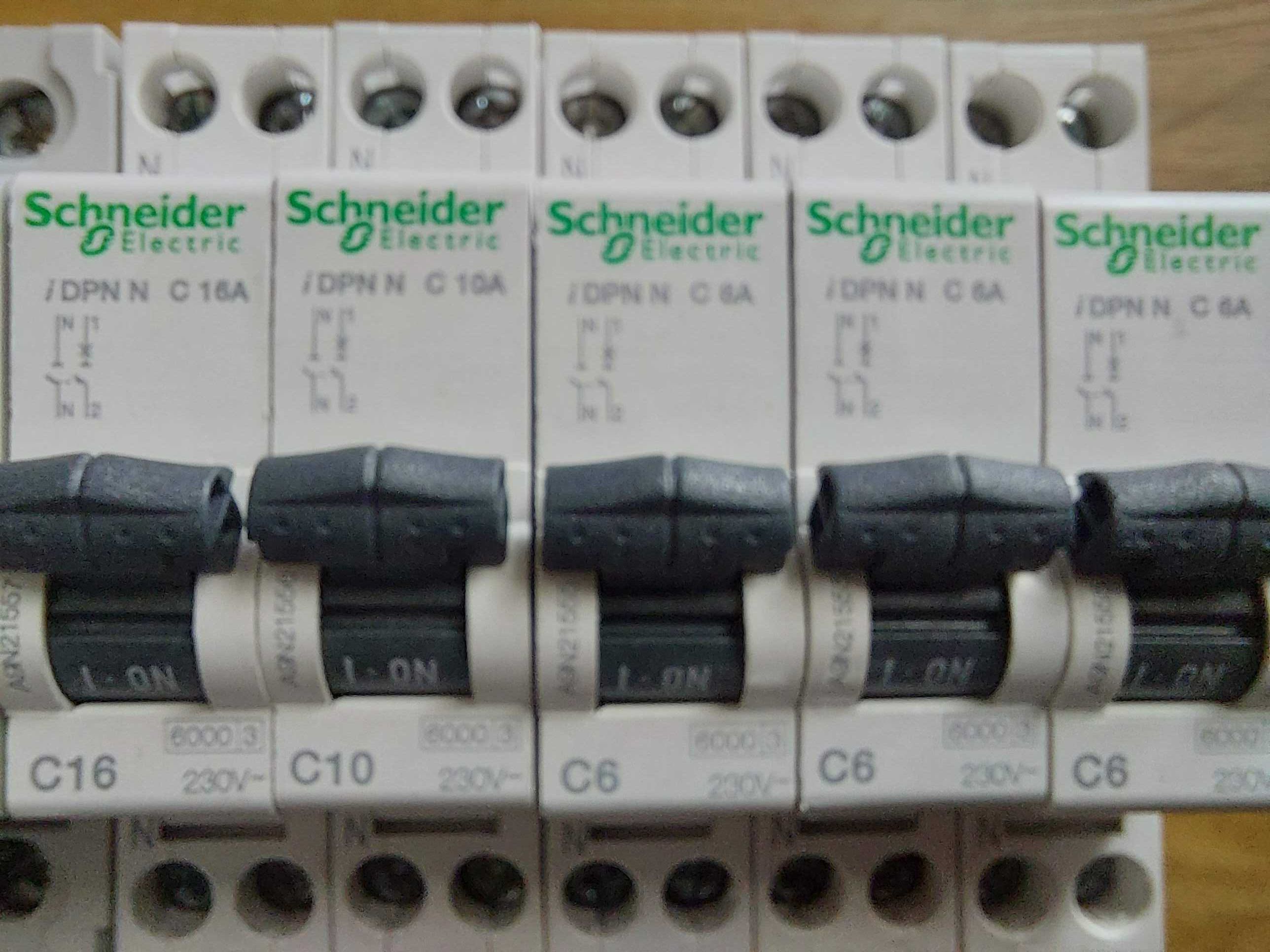 Interruptor schneider trifásico + disjuntores monofásicos - NOVOS