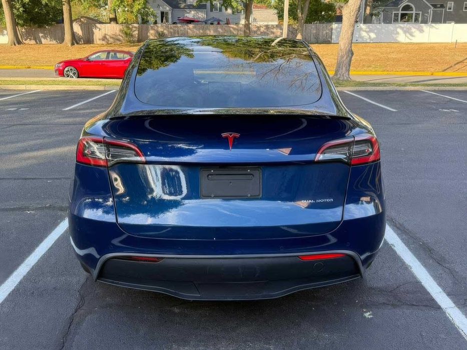 Tesla Model Y Long Range      2021