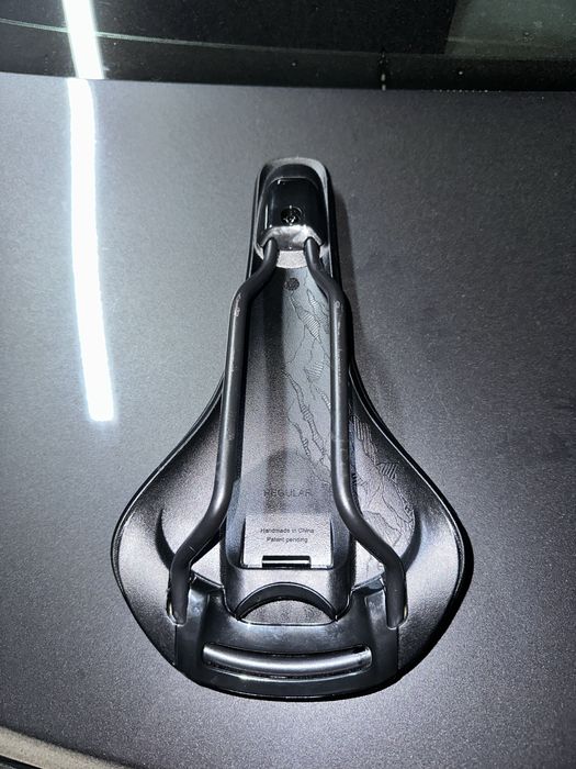 Седло на велосипед Fizik Taiga новое