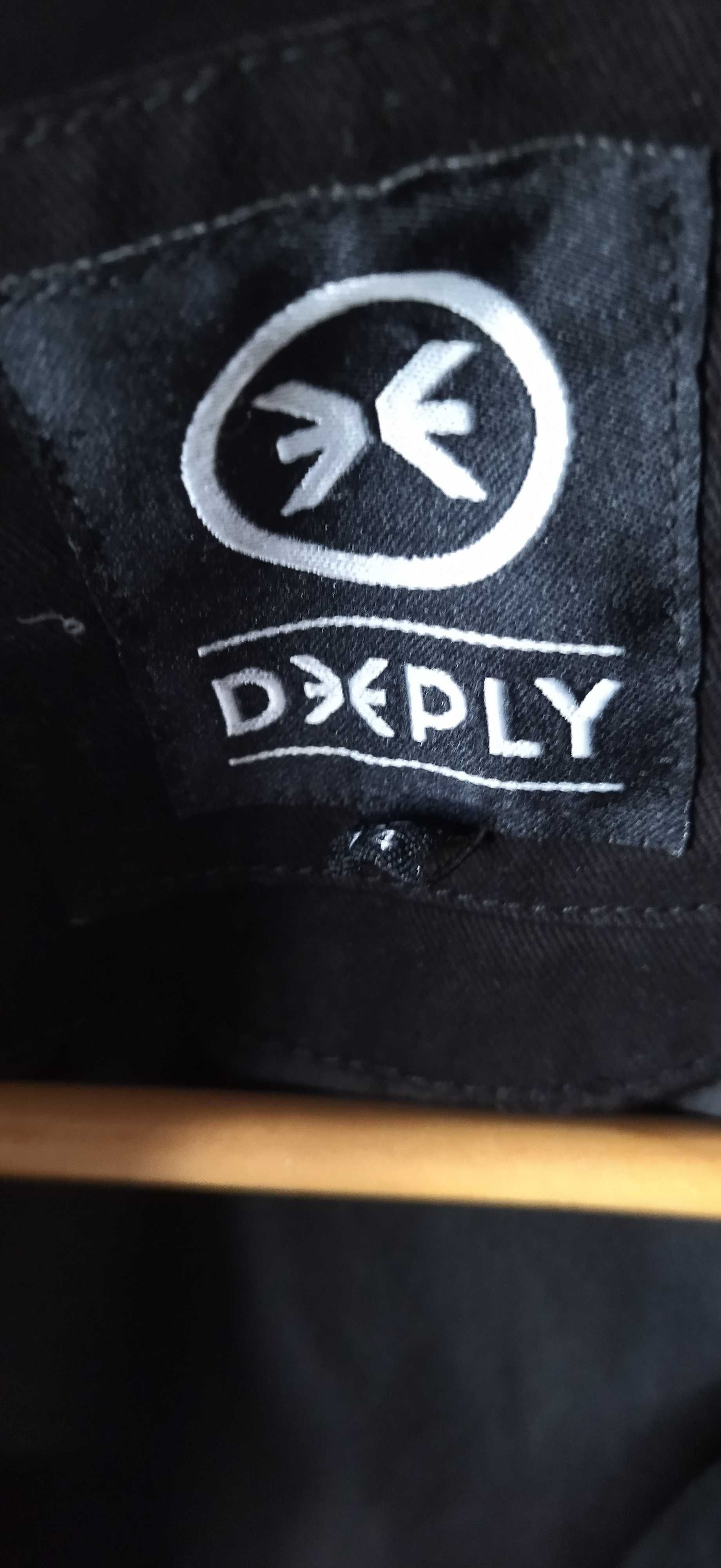 Blusão preto da Deply - 14 anos / S