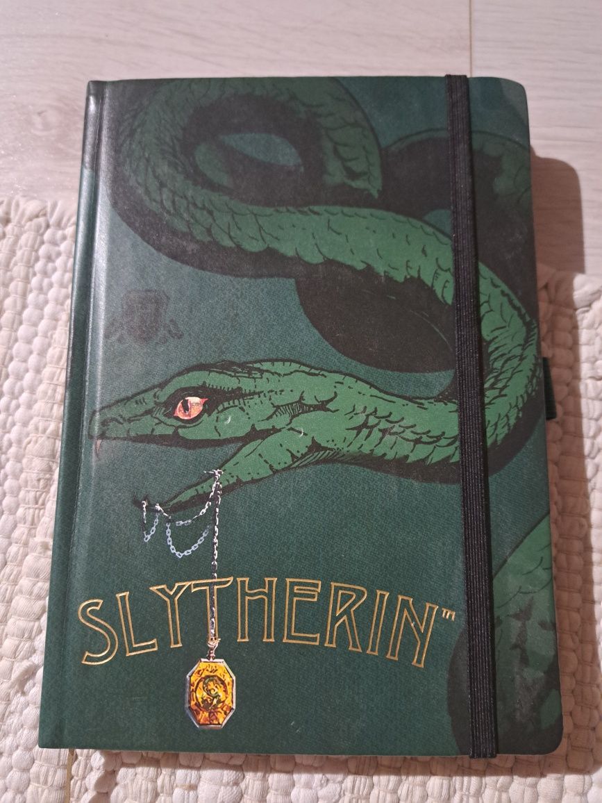 Zwszyt w twardej oprawie Slytherin, z serii Harry Potter