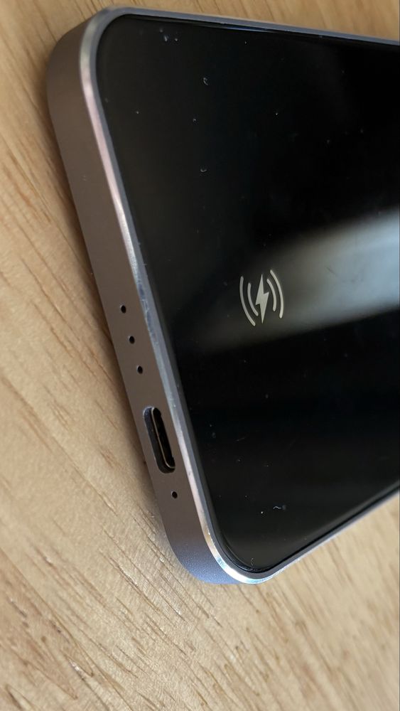Prestigio ReVolt A5 – Stacja ładowania bezprzewodowa Qi, 3 urządzenia