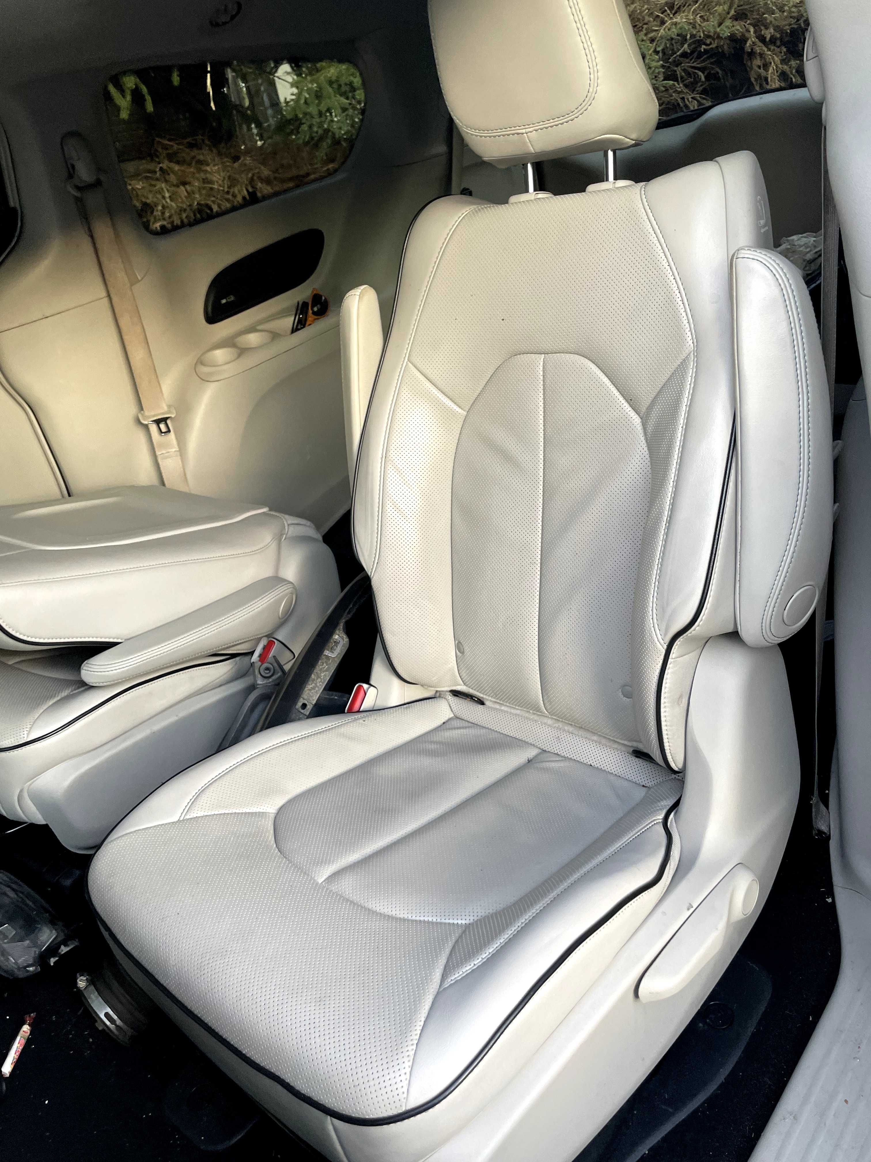 Chrysler Pacifica 17- Fotel kierowcy Limit DVD wentyl kompletny HYBRYD