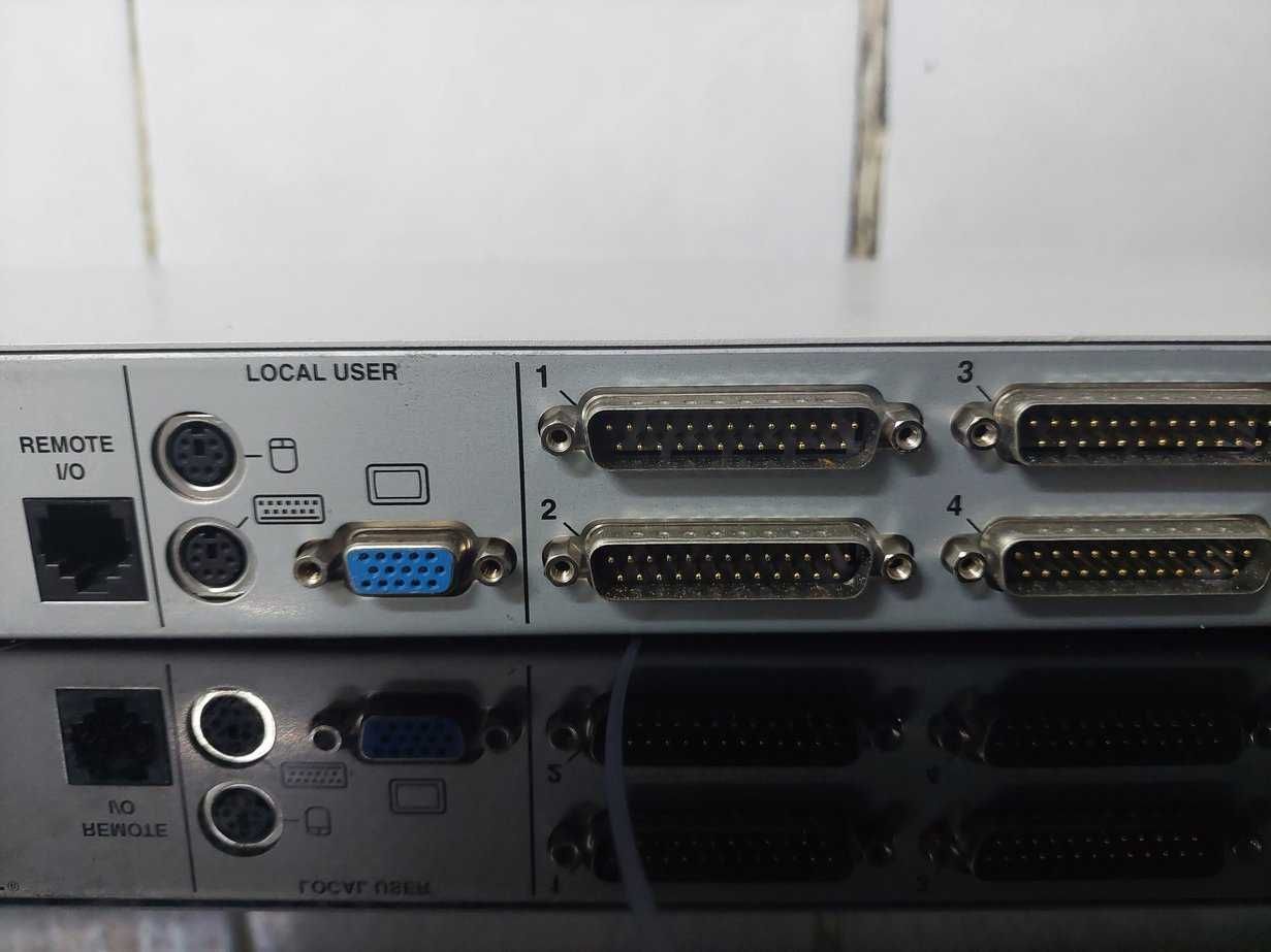 KVM Switch HP 8 portas para VGA - MODEL J1474A