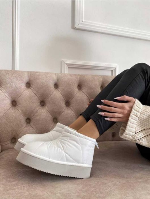 Зимові жіночі уггі дутики молочні 39 і 40