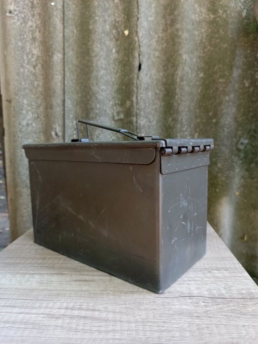Продам залізні ящики з під патронів.