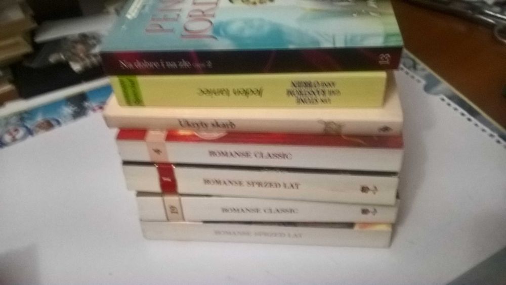 Romanse różne - 7 szt. cena za całość
