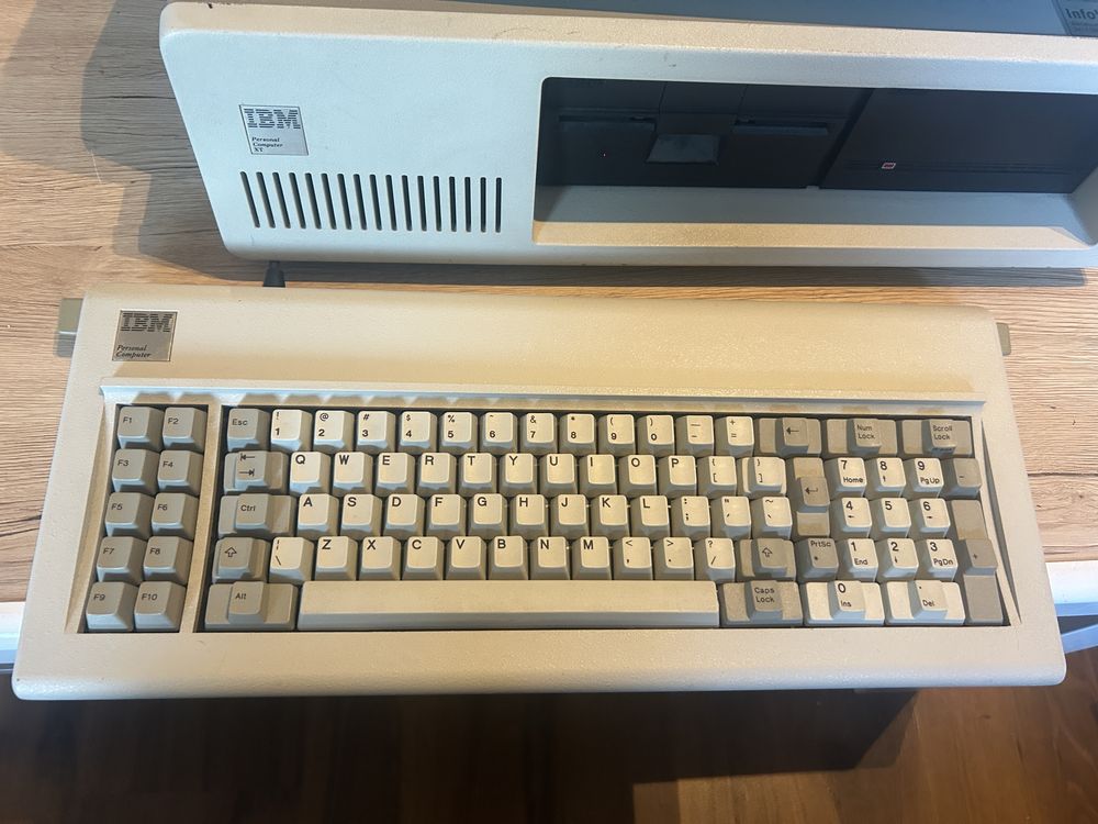 IBM 5160 . Monitor 5151, klawiatura XT F