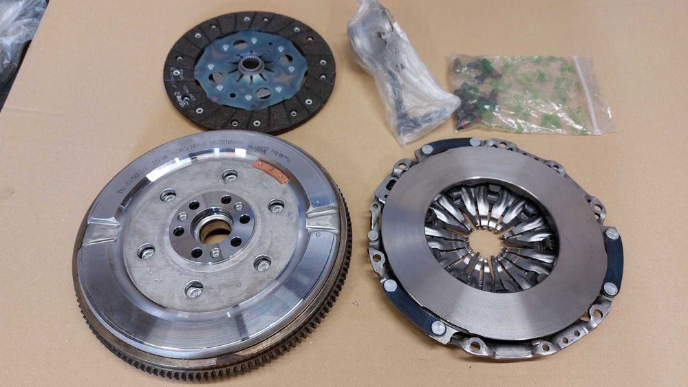 Sprzęgło Dwumasa VALEO 837397 VW Audi A3