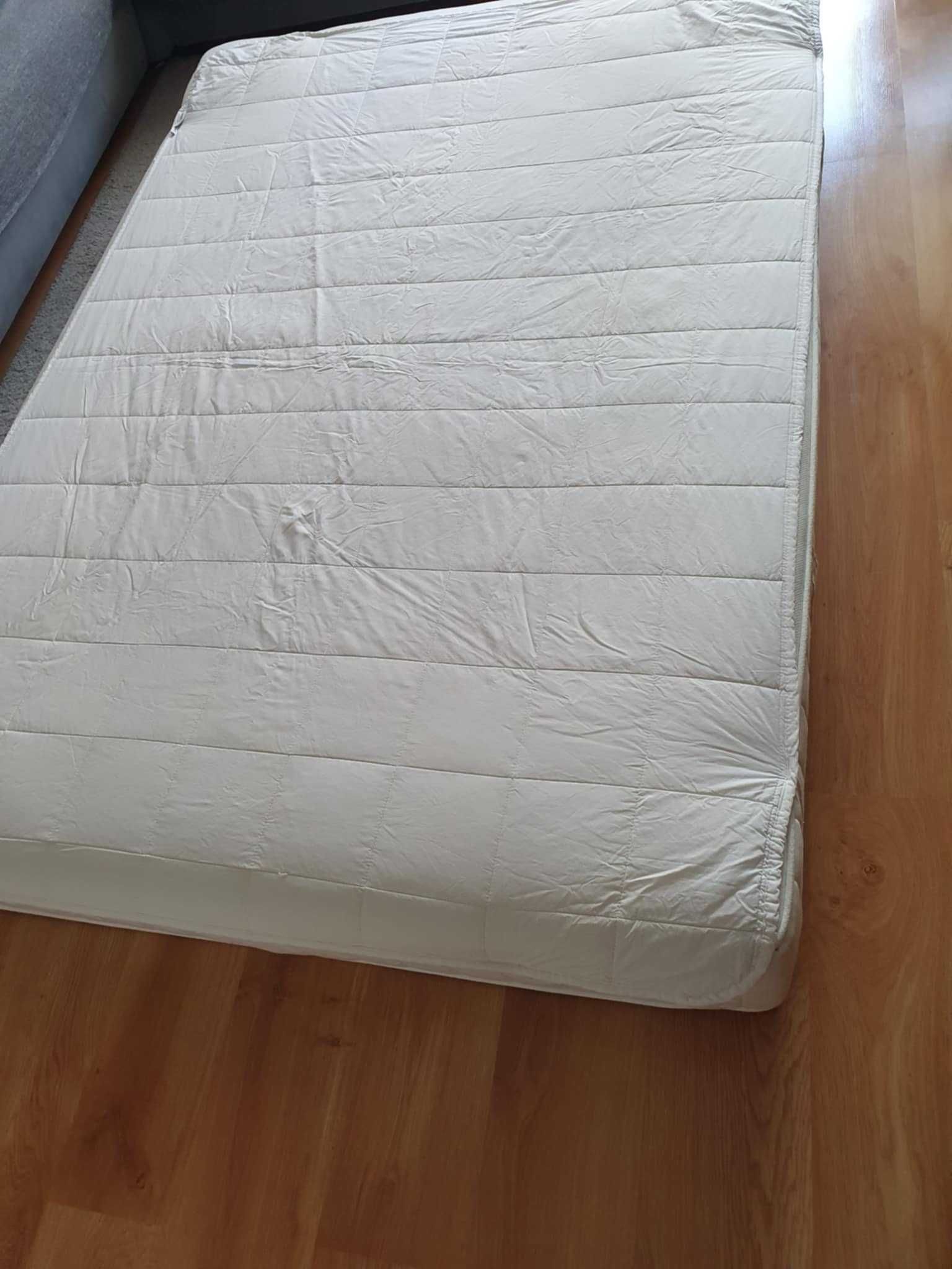 Materac wraz z pokrowcem