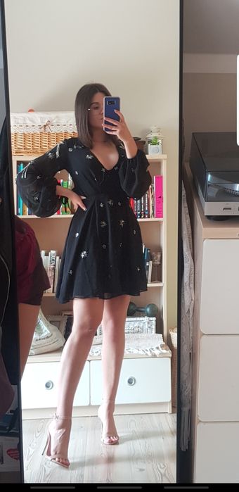 Czarna sukienka z biżuteryjnymi wstawkami wesele, sylwester, urodziny