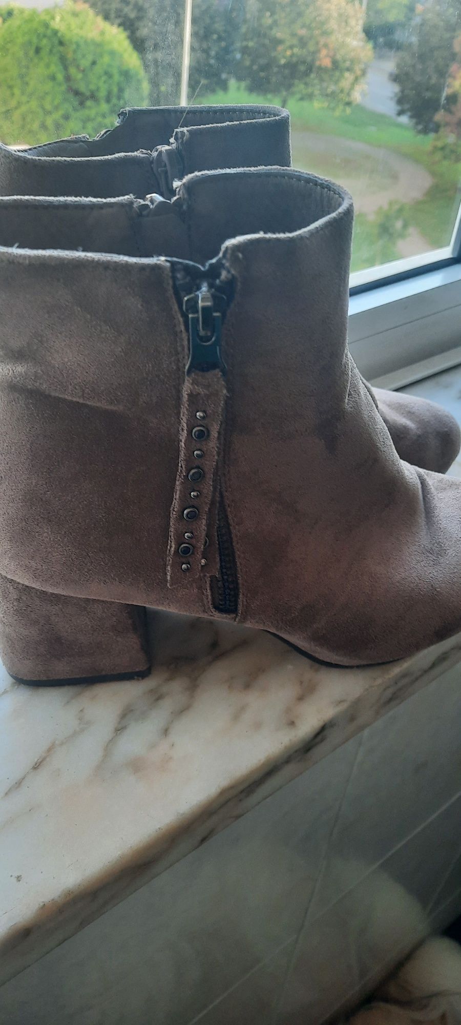 Botins cor taupe 38