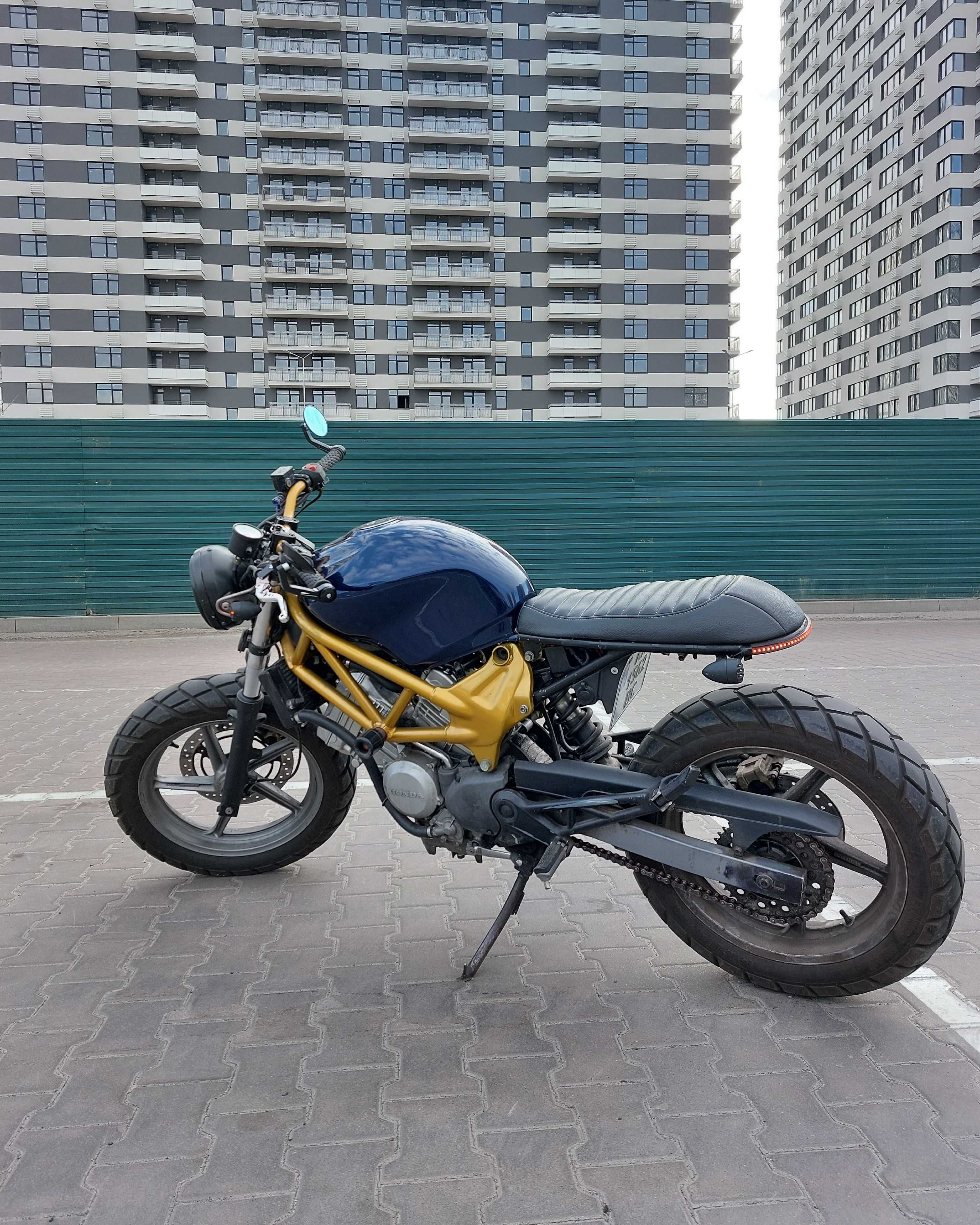 Honda VTR 250 Scrambler Cafe Racer 2002