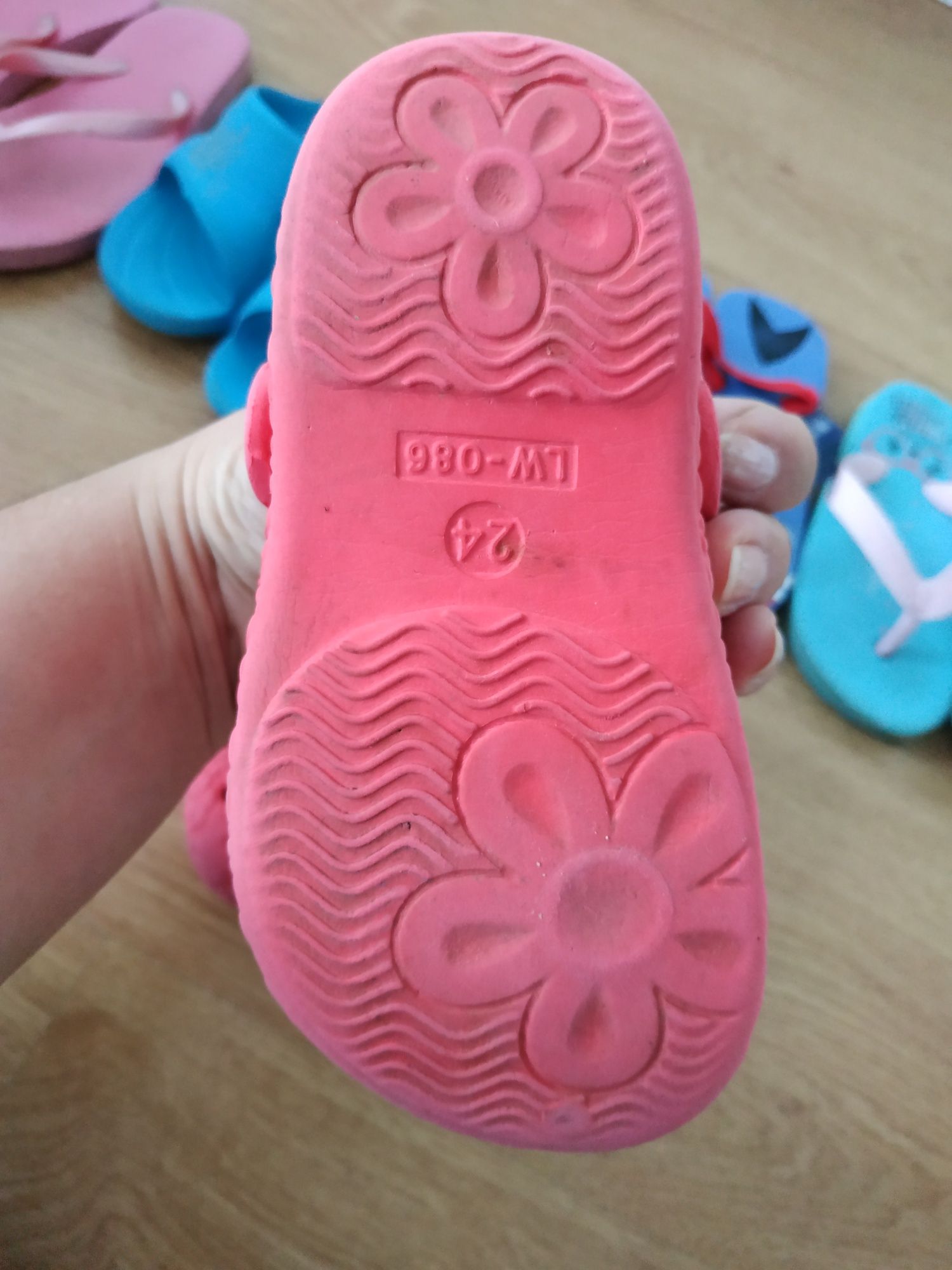 Klapki na basen i plażę typu crocs, r. 24