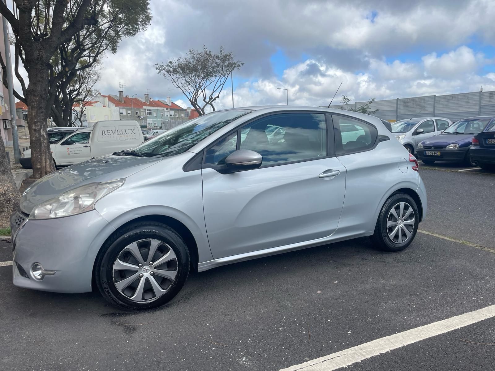 Peugeot 208 caixa automática