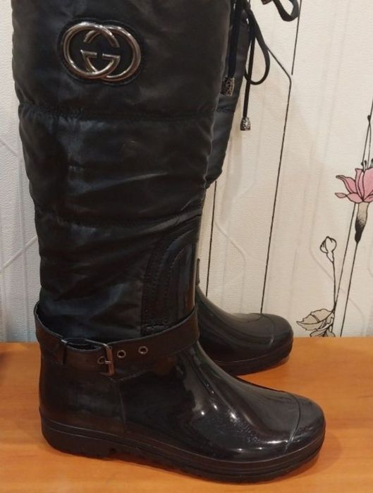 Продам женские резиновые сапоги  с утеплением