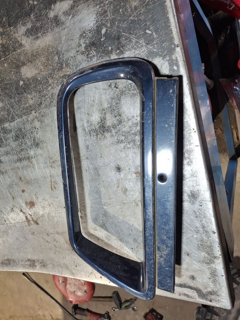 Ramka reflektora lampy lewy przód suzuki Vitara 2,0