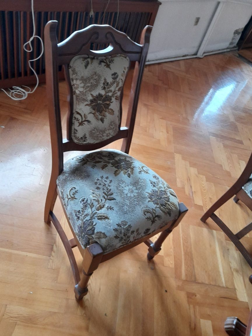 stół rozkładany 8 krzeseł mało używany