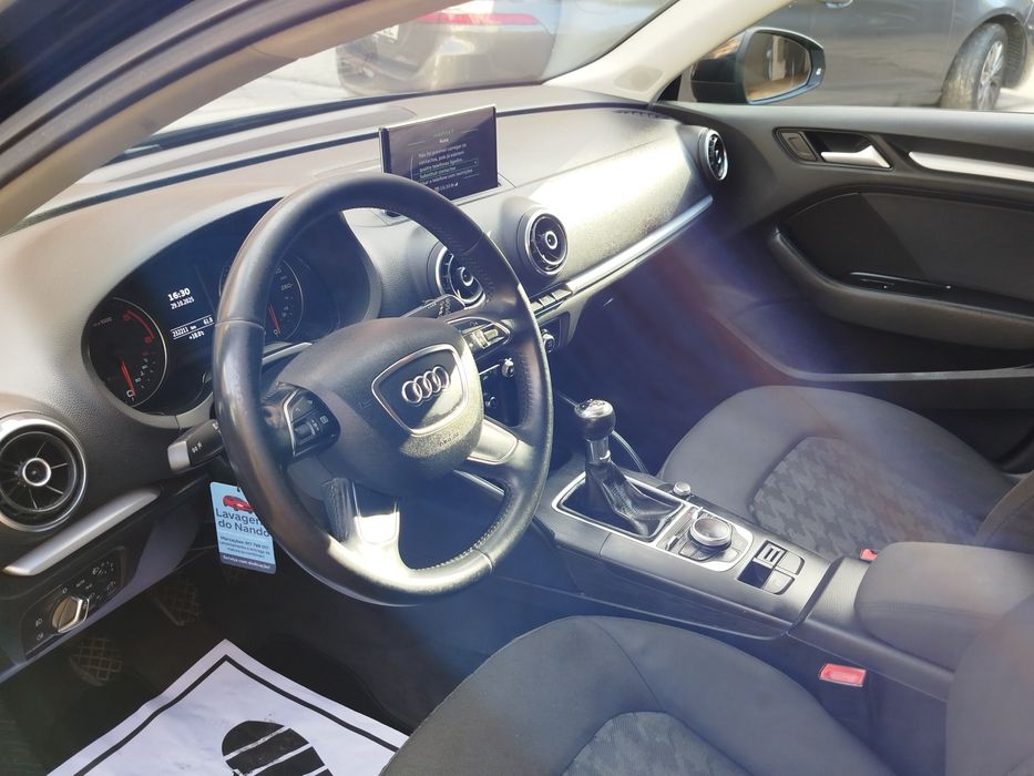 Audi A3 Sportback 1.6TDi 110cvs Ultra Nacional