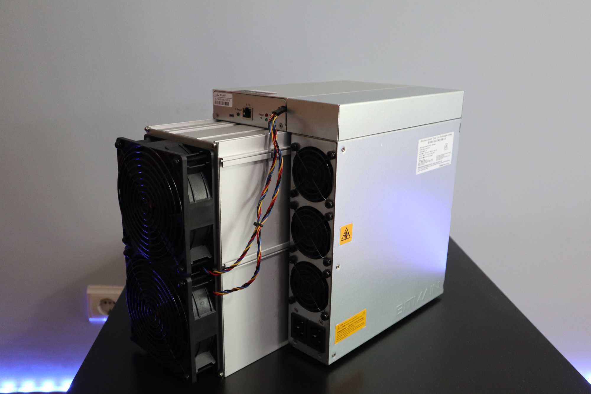 Bitmain Antminer S19 (86th)