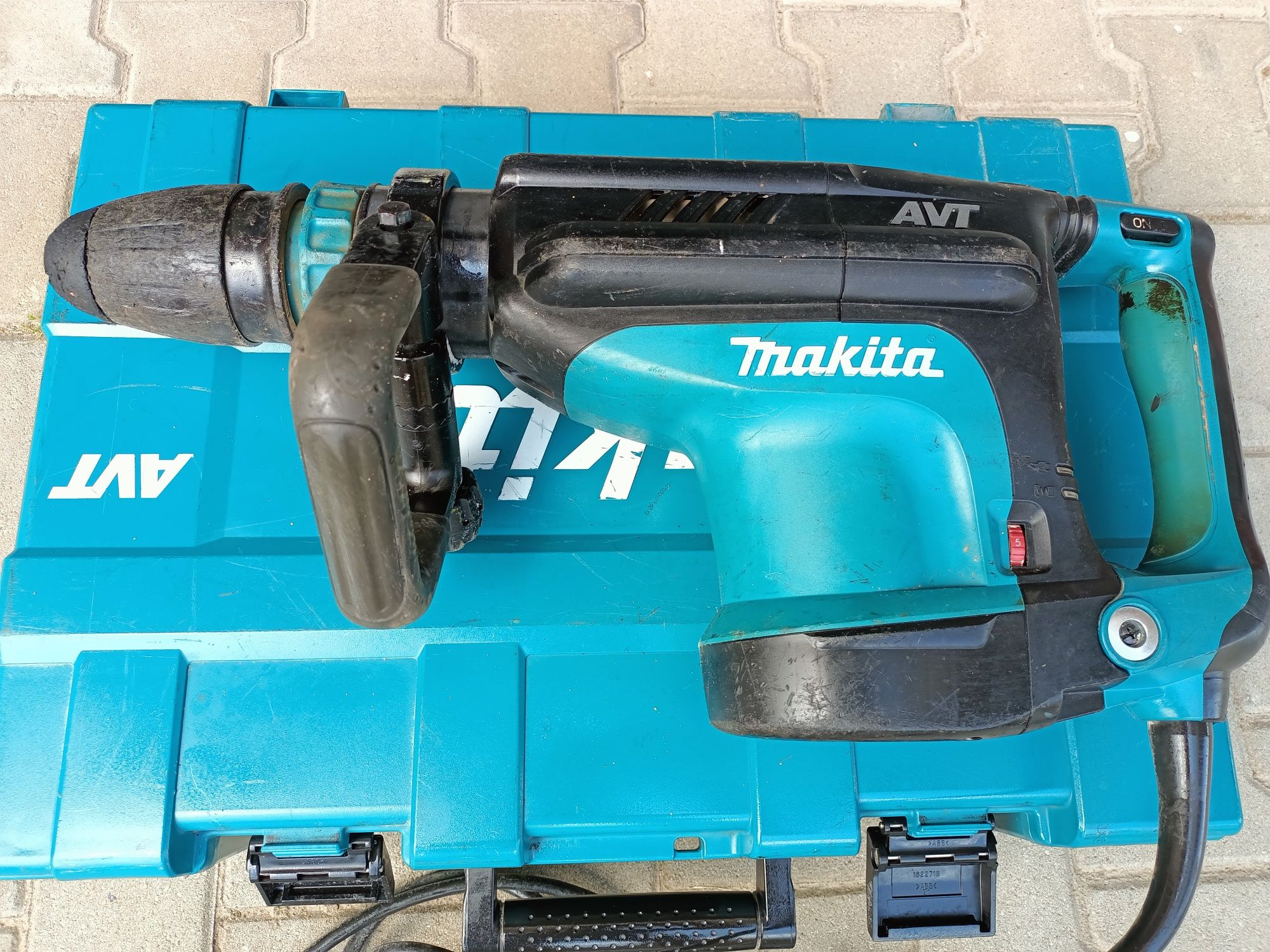 Młot udarowy Makita HM1213C AVT