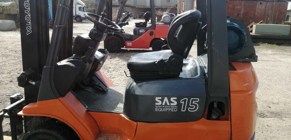 Навантажувач Toyota 7FGF15  1.5 т на 3.7 м.газ/бенз сайшифт