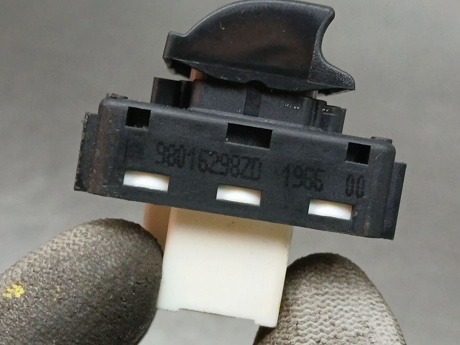 Comando / botão / interruptor vidros frente esquerdo CITROËN C4 Cactus