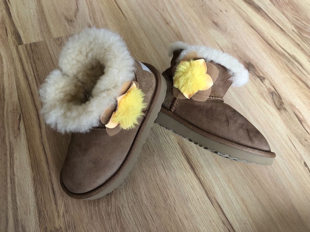 Dziecięce śniegowce UGG mini bailey cactus flower. R.28.5. Stan bdb