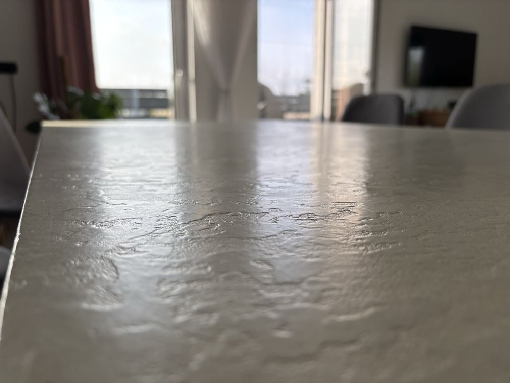 Nowoczesny stół 200/300x100cm z blatem z mikrocementu – model "Pająk"