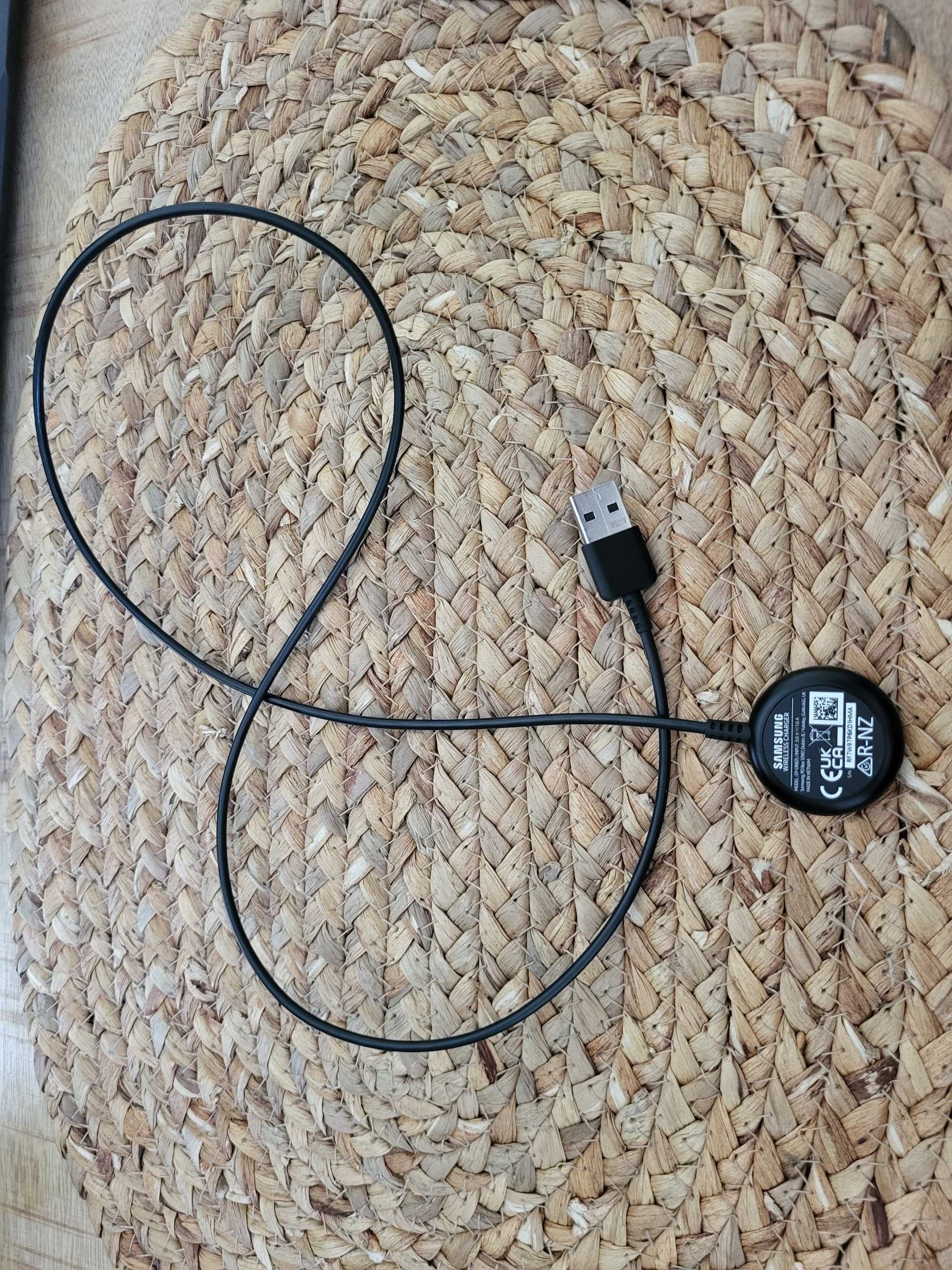 Smartwatch SAMSUNG Galaxy Watch 4. Różowo-złoty. Stan bardzo dobry.