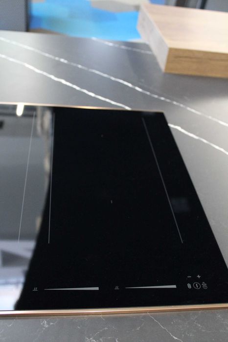 Płyta indukcyjna Smeg SIM6864R, linia Dolce Stil Novo Ekspozycja/nowa