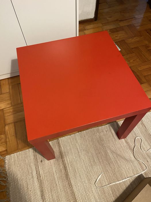 Mesa de apoio lack vermelha usada - para dar