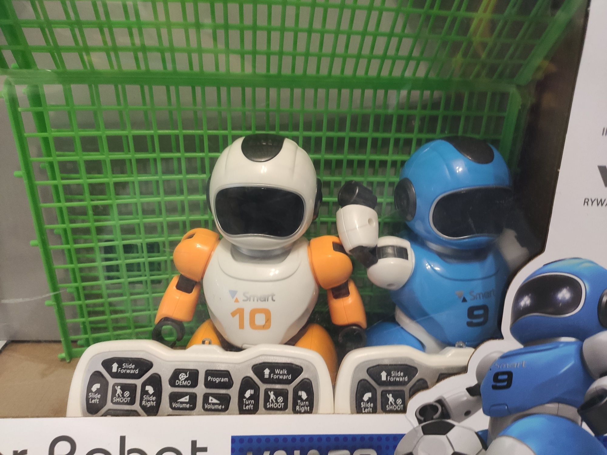 Soccer robot grający w piłkę zdalnie sterowany