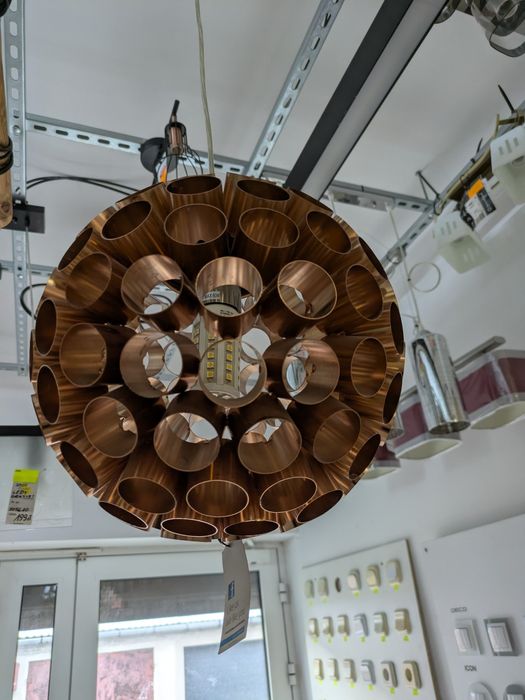 Lampa sufitowa jedno punktowa.