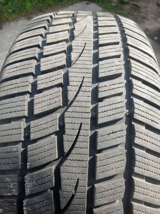 Продам Резину r18 зима 235 на 45