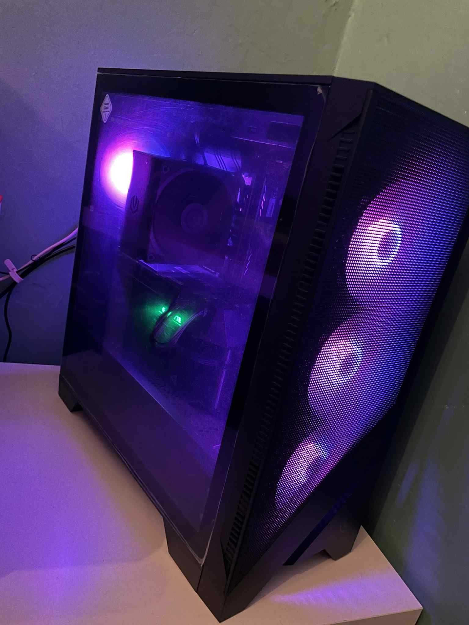Komputer Gamingowy AMD Ryzen 7 5700x/RTX 3070/32gb ARGB